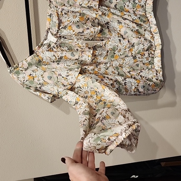 Flowered blouse - Picture 3 of 5